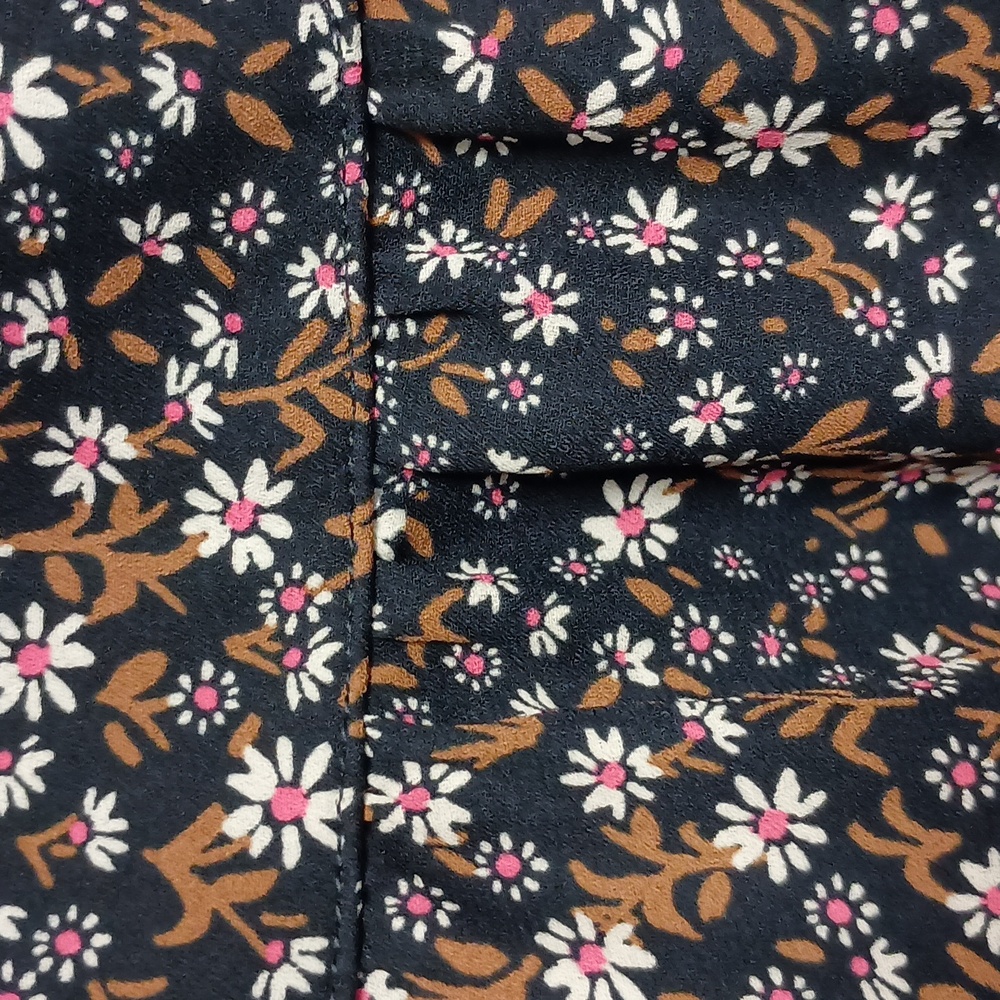 Ann Taylor Loft Beautiful Navy Blue Floral long sleeve. NEW with tags Size Large - Picture 4 of 9
